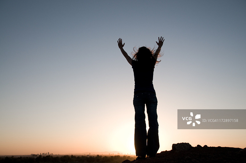 欢欣雀跃图片素材