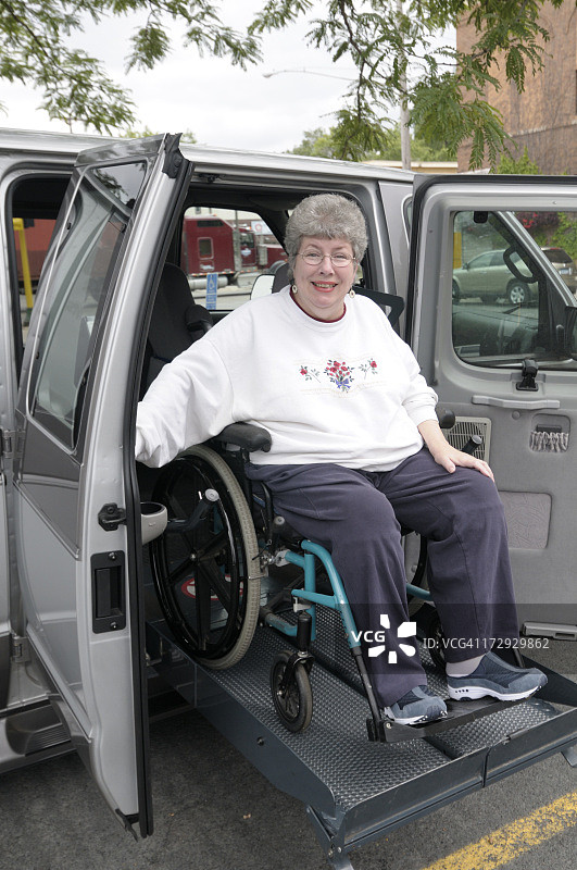 乘坐电梯图片素材