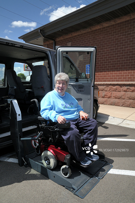 电梯底部图片素材