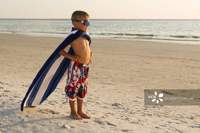 海滩上的超级英雄图片素材