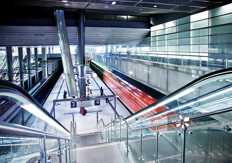 火车驶入车站图片素材