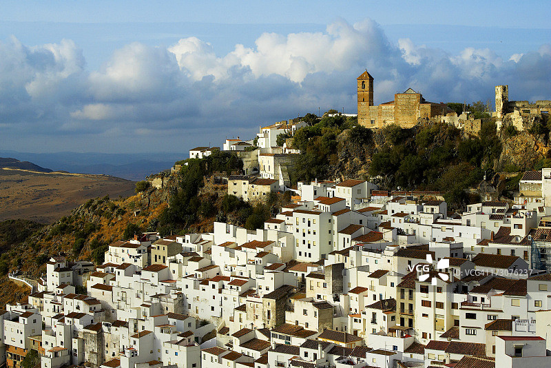 西班牙安达卢西亚白色村庄卡萨雷斯小镇风光图片素材