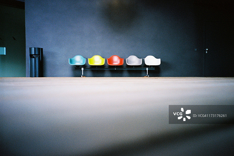 垃圾箱微笑时图片素材