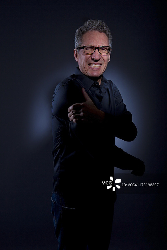 手臂和肩部疼痛图片素材