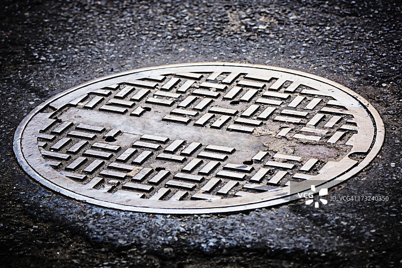 街道上的井盖图片素材