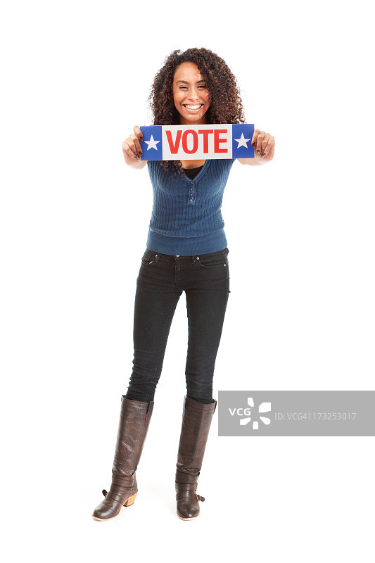 年轻女人手持美国选举投票标志图片素材