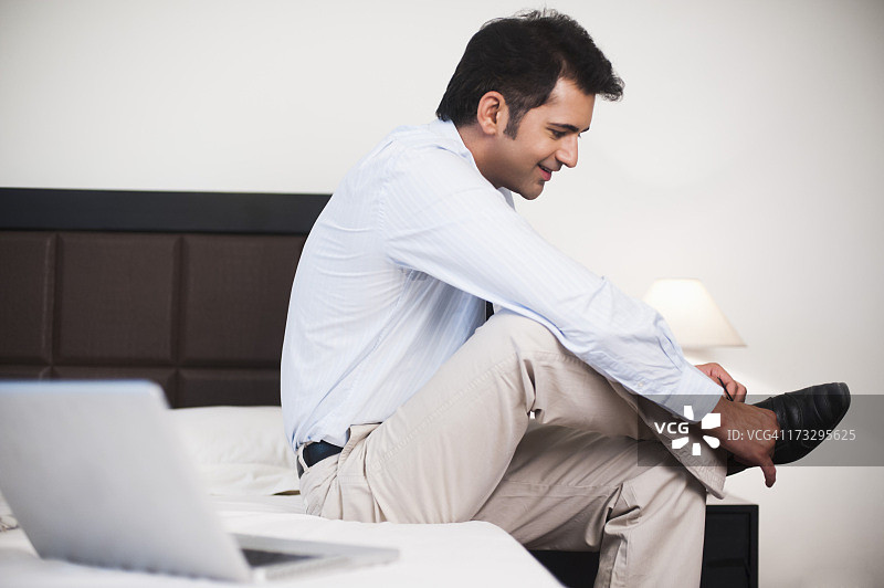 商务人士准备上班图片素材