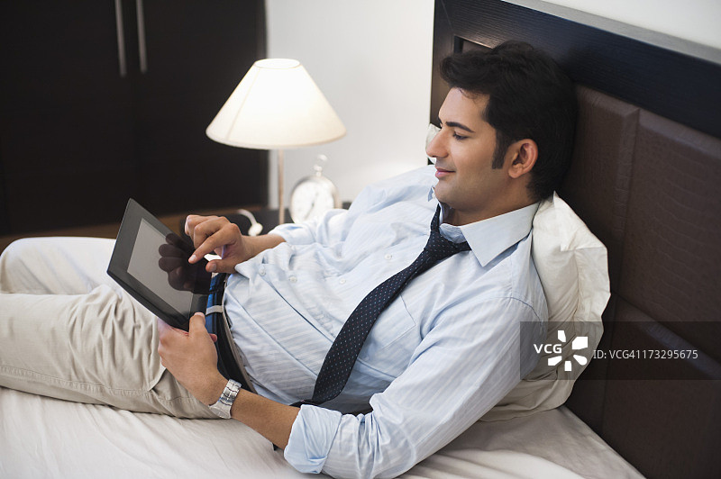 商人使用平板电脑图片素材