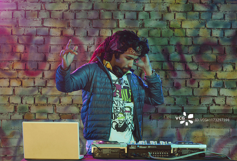 DJ播放音乐图片素材