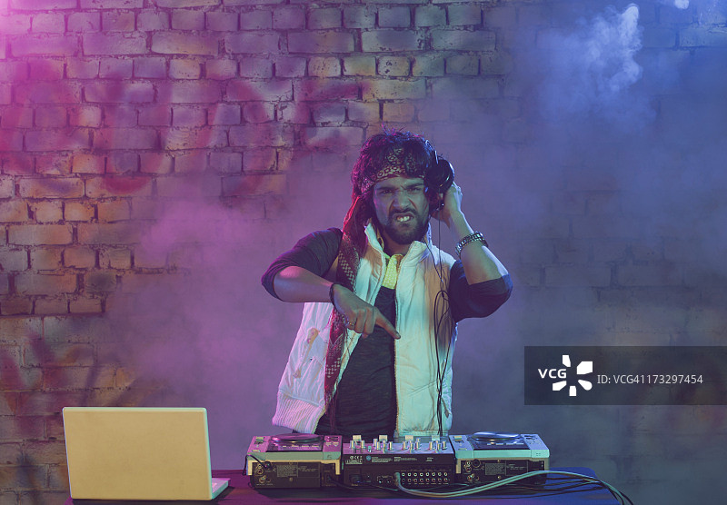 DJ播放音乐图片素材