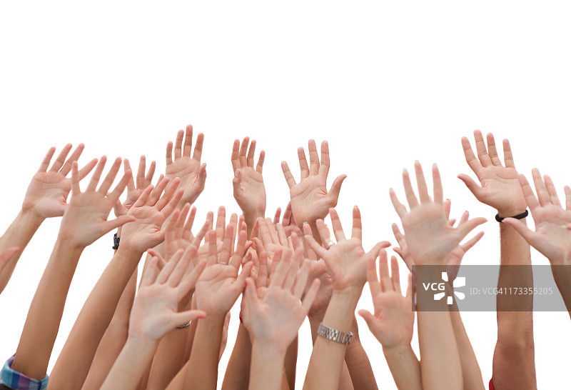 一群年轻人举起手图片素材