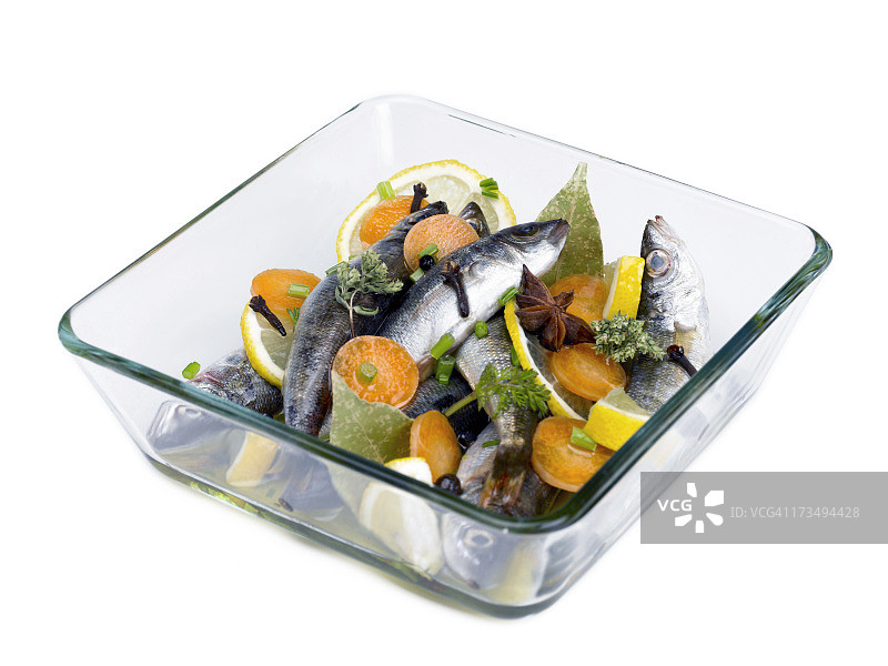 平底锅里的油鲱图片素材