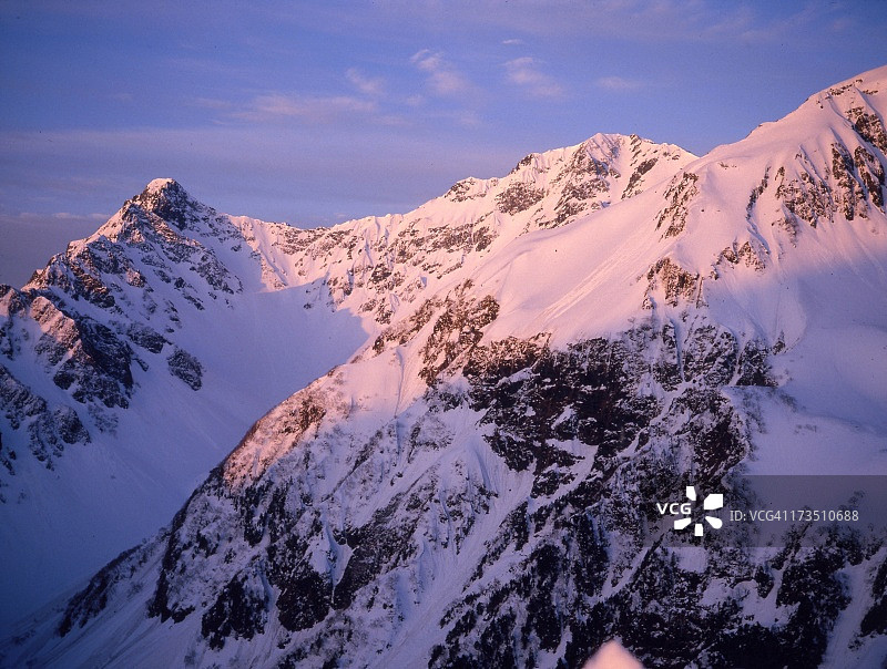 穗高岳的清晨光辉图片素材