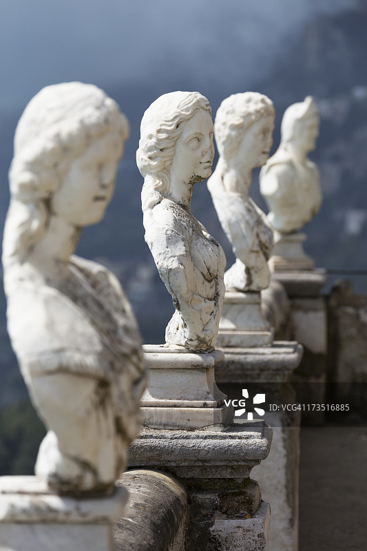 拉韦洛无限露台上的雕像图片素材