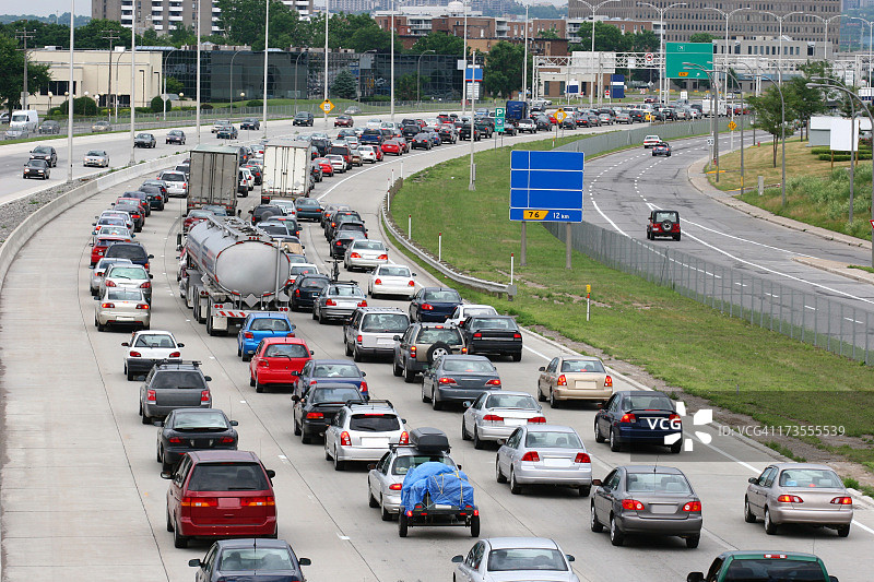 蒙特利尔城市高速公路交通拥堵图片素材