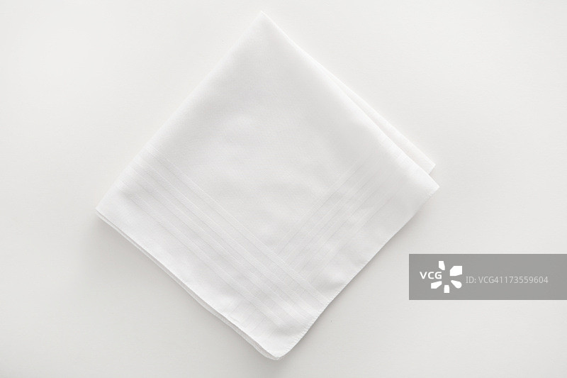 白色背景上的白色餐巾布图片素材