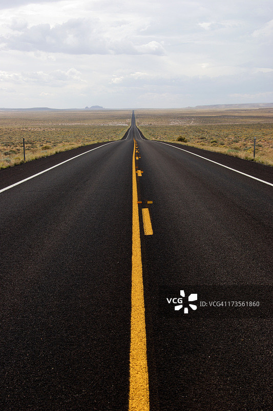 笔直的道路图片素材