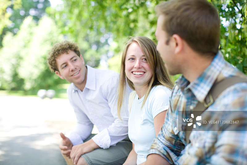 三个朋友在一起图片素材