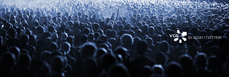 欢呼的人群图片素材