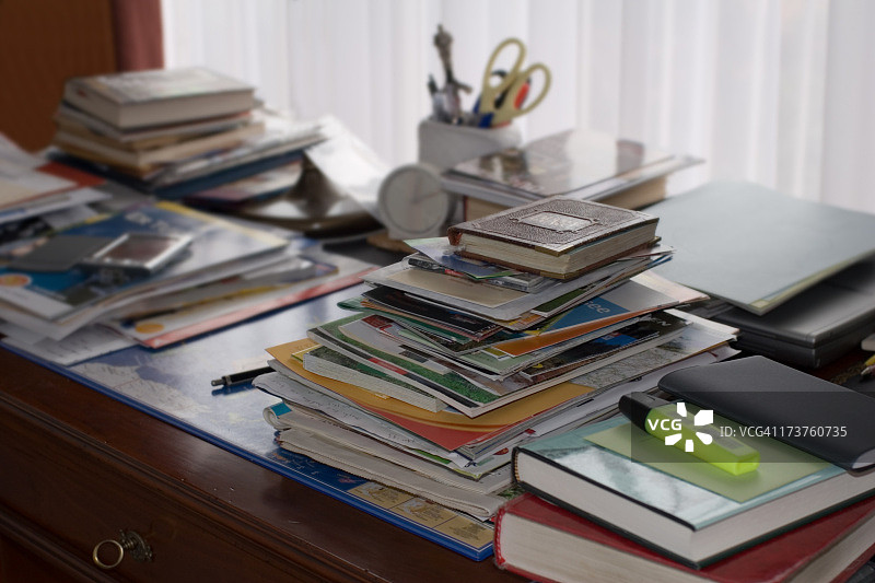 家庭办公室的忙碌日程图片素材