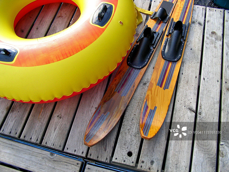 内胎和水橇图片素材