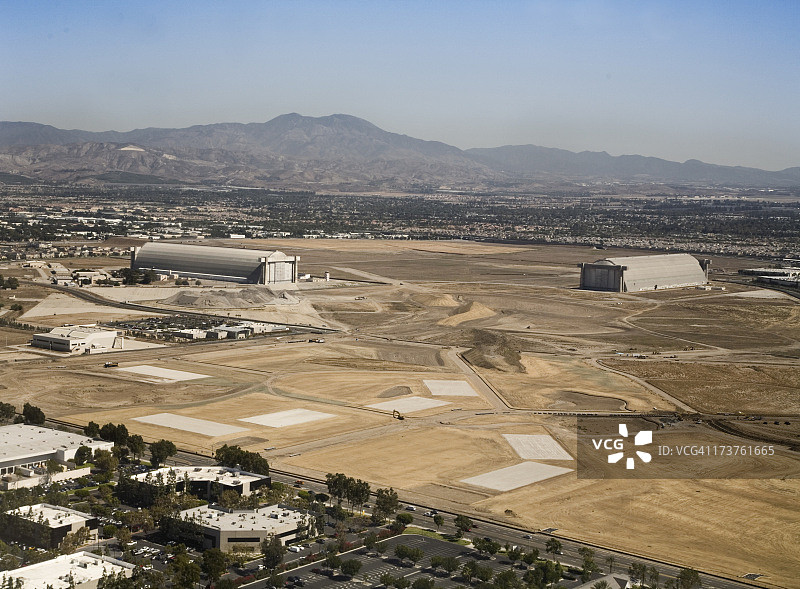 埃尔托罗工业区，远山为背景图片素材