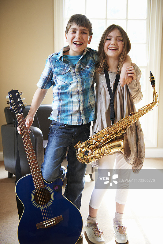 孩子们拿着乐器图片素材