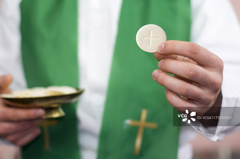 神职人员和圣餐图片素材