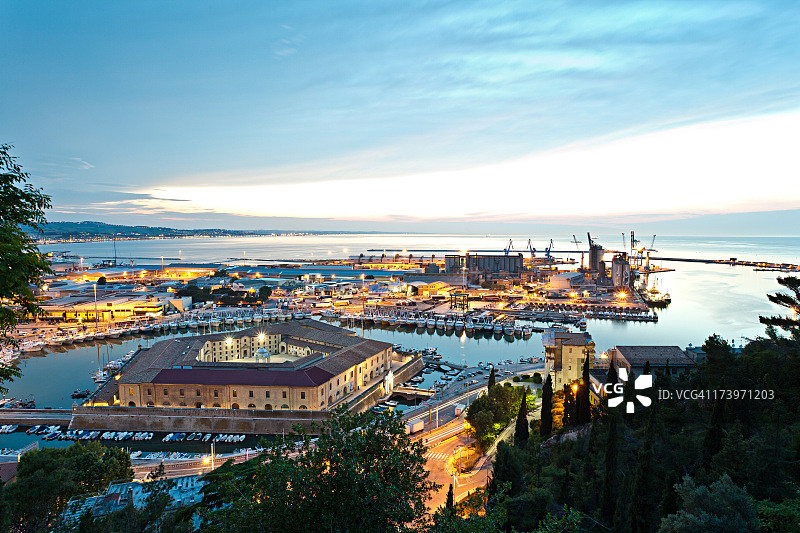 日落时分的安科纳港口风景图片素材