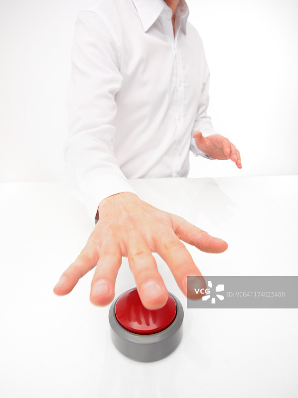 按下蜂鸣器！图片素材