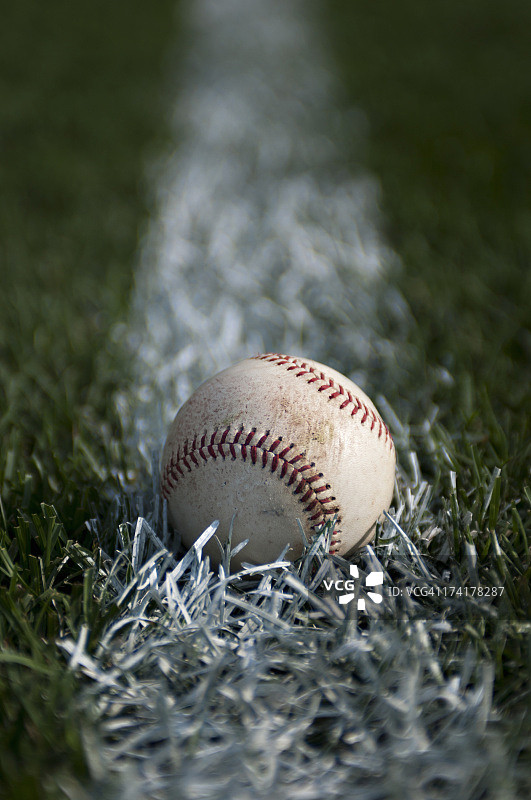 垒线上的棒球图片素材