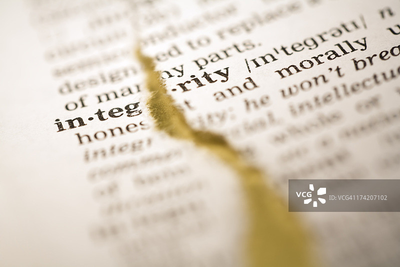撕裂的字典页系列：诚信图片素材