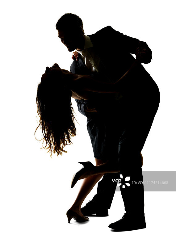 跳探戈的美丽年轻情侣图片素材