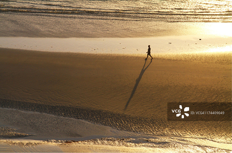 孤独男人的影子图片素材