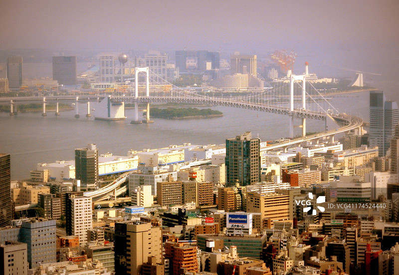 东京湾和台场彩虹桥图片素材