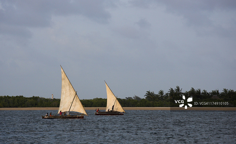 海上的非洲三角帆船图片素材