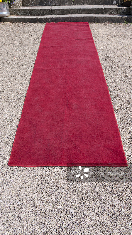 庭院中的红地毯图片素材