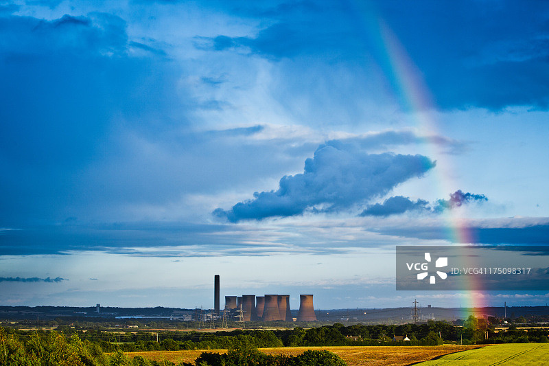 威德尼斯，费德勒斯渡口发电站上空的彩虹图片素材