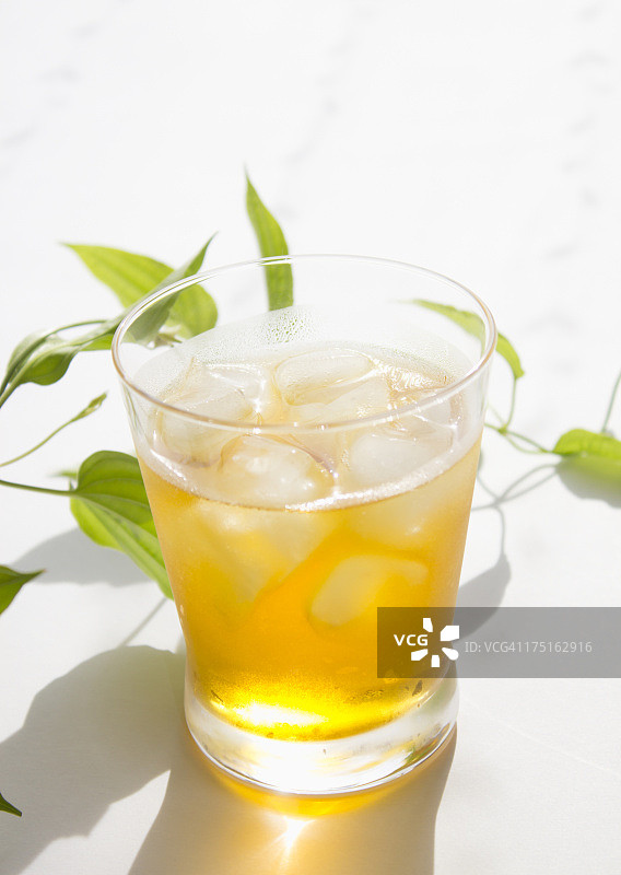 一杯大麦茶图片素材