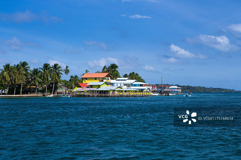 靠近博卡斯 del 托罗岛的船只图片素材