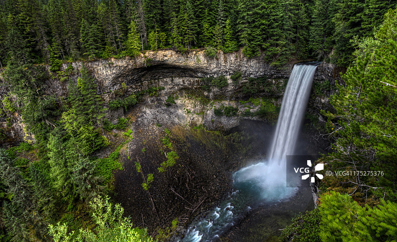 白兰地酒瀑布图片素材