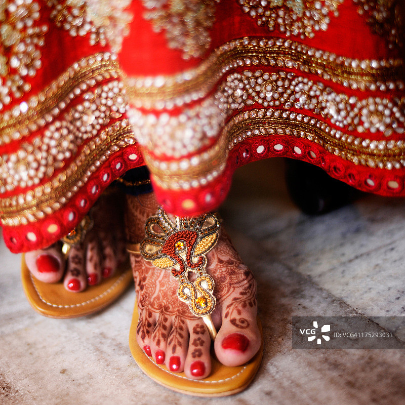 旁遮普新娘脚上美丽的海娜图片素材