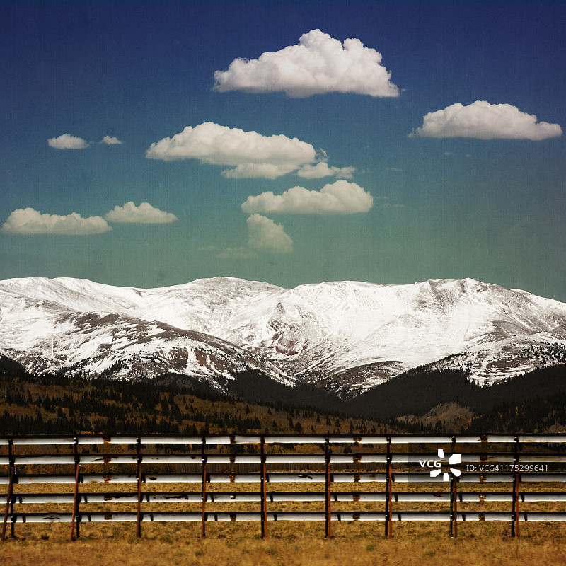雪堆围栏图片素材