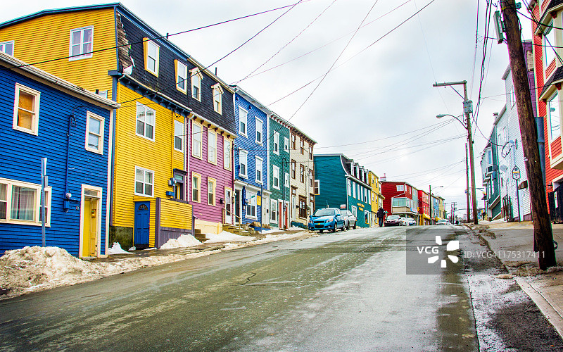 色彩缤纷的圣约翰街图片素材