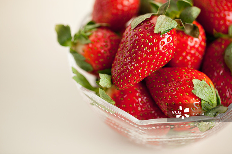 新鲜的草莓图片素材