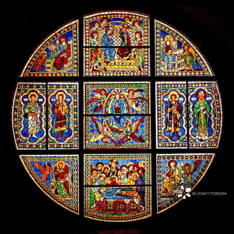 锡耶纳大教堂的彩色玻璃窗图片素材