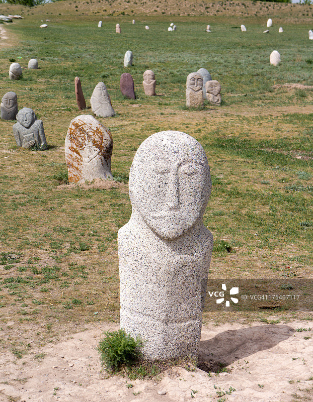 吉尔吉斯斯坦布拉纳塔附近的石人像图片素材