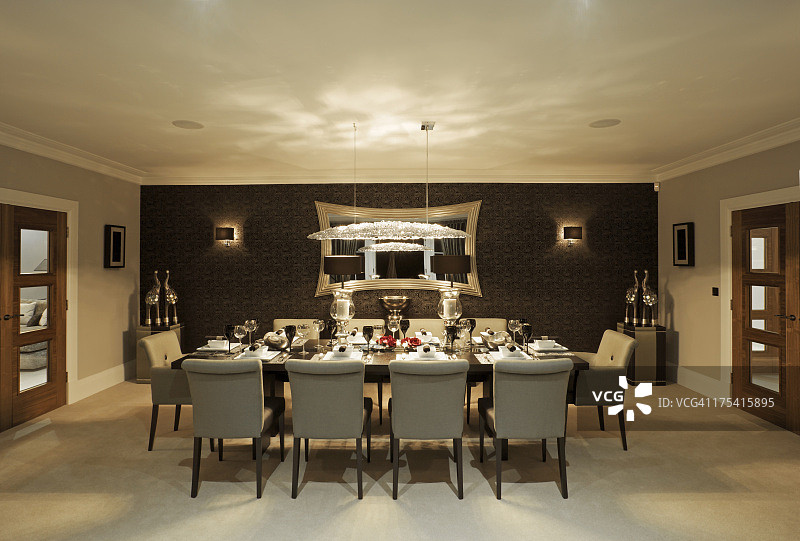 夜间精致餐厅图片素材