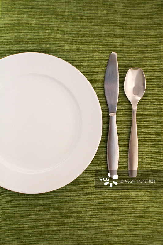 绿色餐桌布置图片素材