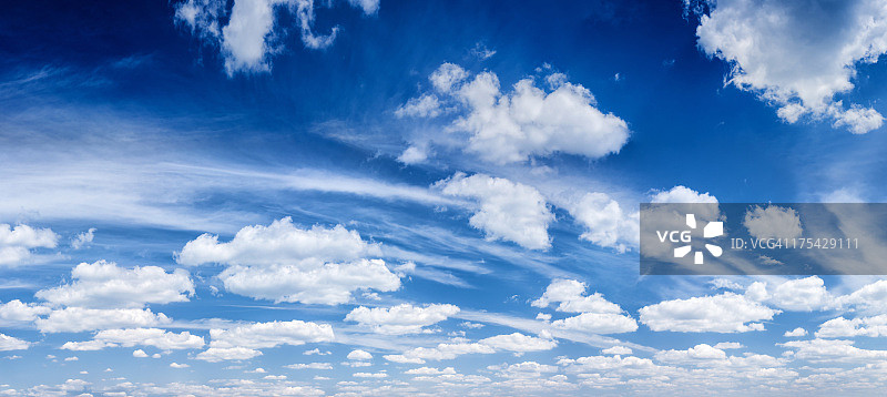 54MPix XXXXL 蓝天全景图片素材